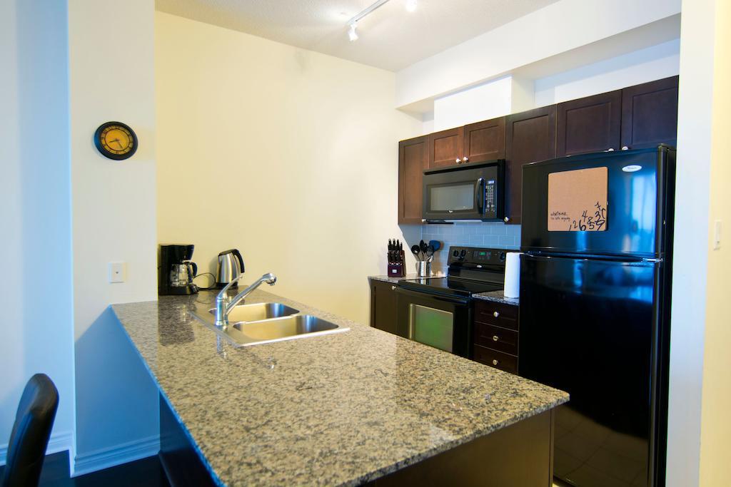 מיסיסאוגה Maplewood Furnished Suites מראה חיצוני תמונה