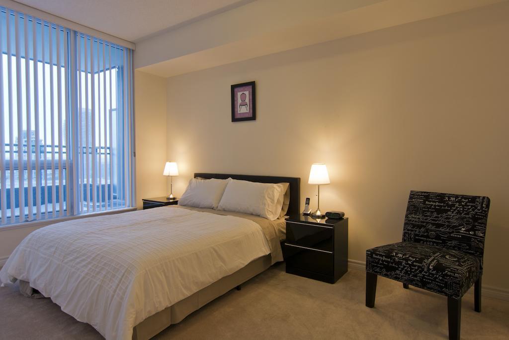 מיסיסאוגה Maplewood Furnished Suites מראה חיצוני תמונה