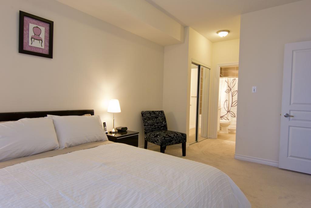 מיסיסאוגה Maplewood Furnished Suites מראה חיצוני תמונה