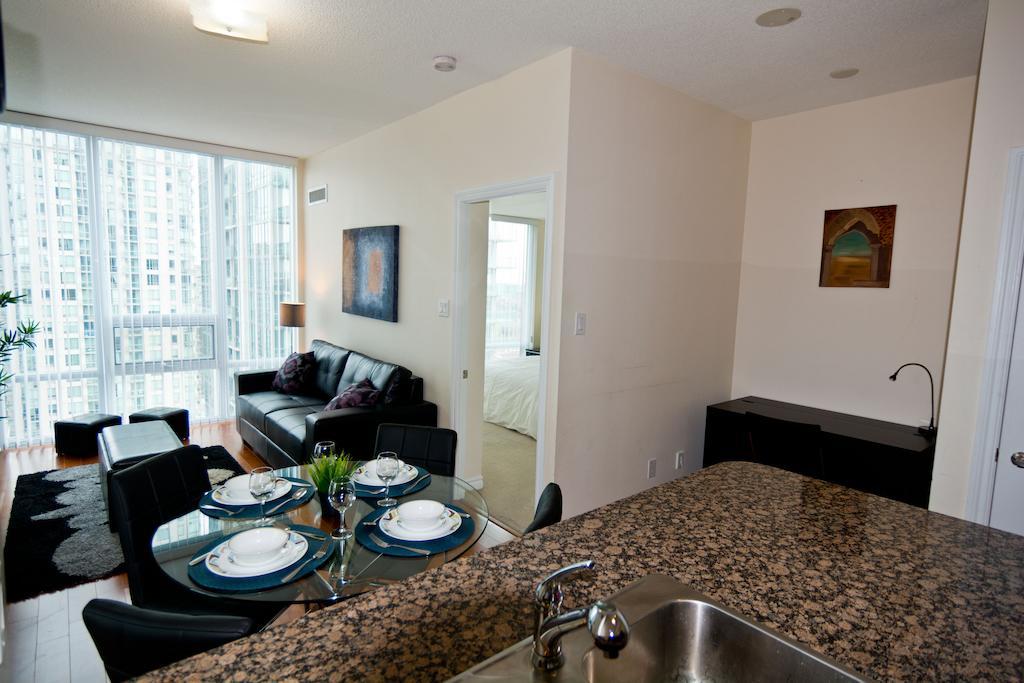 מיסיסאוגה Maplewood Furnished Suites מראה חיצוני תמונה