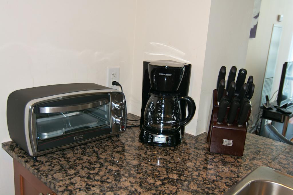 מיסיסאוגה Maplewood Furnished Suites מראה חיצוני תמונה