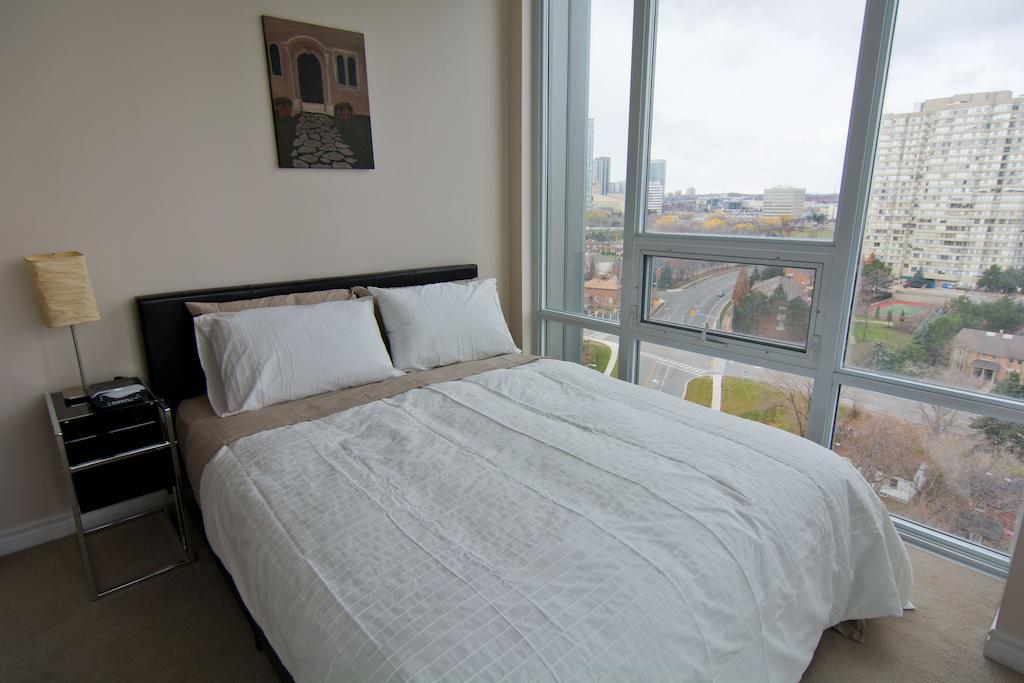 מיסיסאוגה Maplewood Furnished Suites מראה חיצוני תמונה