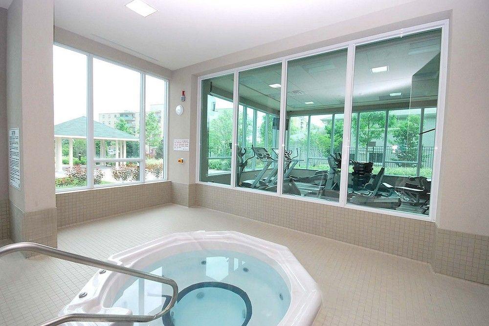 מיסיסאוגה Maplewood Furnished Suites מראה חיצוני תמונה