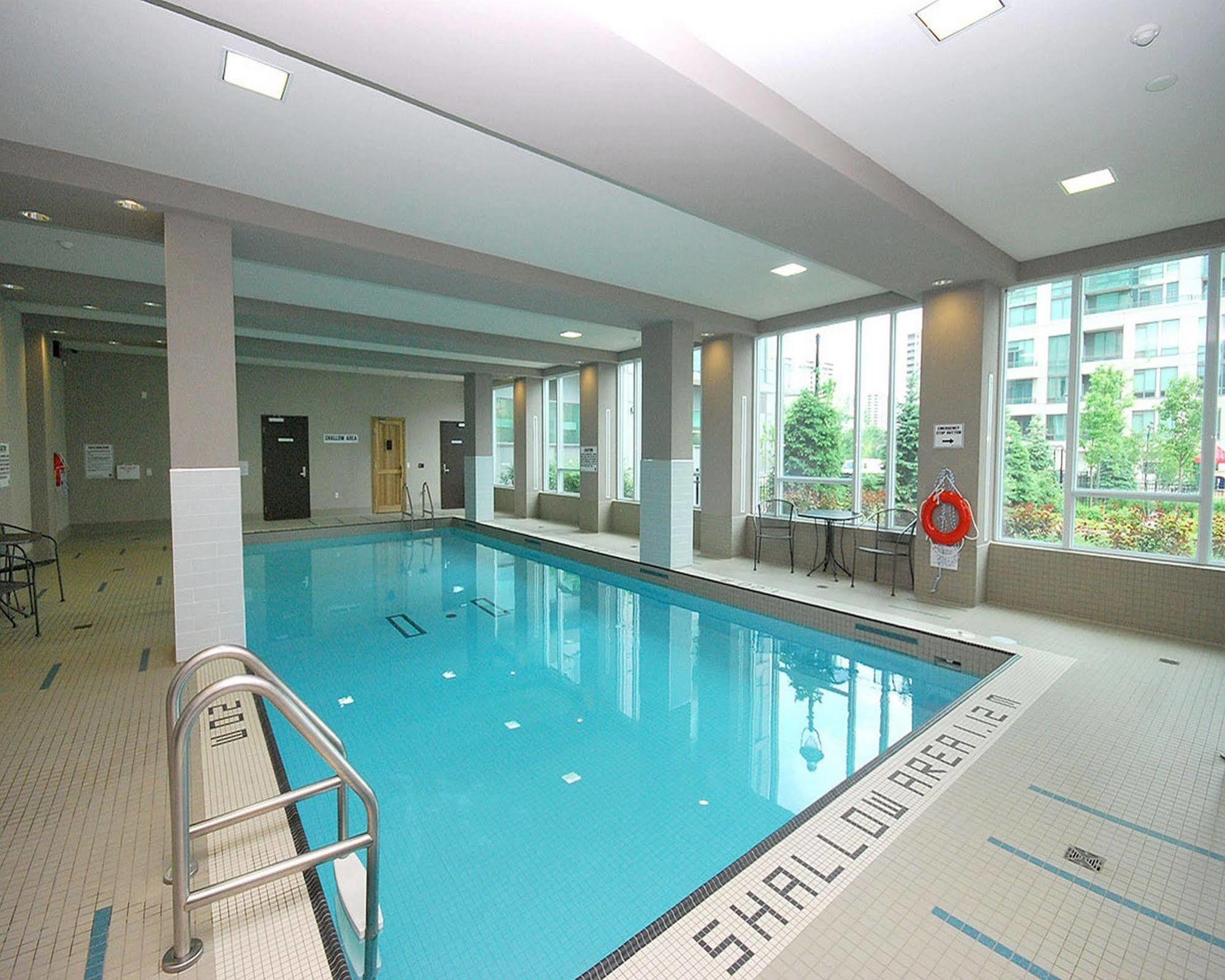מיסיסאוגה Maplewood Furnished Suites מראה חיצוני תמונה